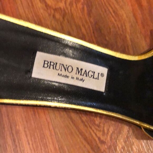 Bruno Magli Unique gold leather heels size 8 - Picture 2 of 8